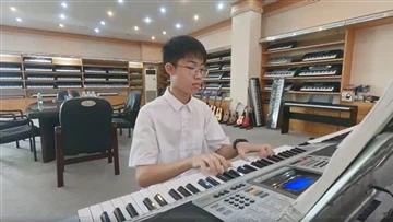 Od dětí po dospělé mohou lidé najít uspokojivé hudební nástroje za rozumné ce...