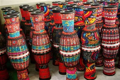 Tamburína z ovčí kůže, tamburína z PVC, lehká tamburína a mnoho dalších afrických bubnů